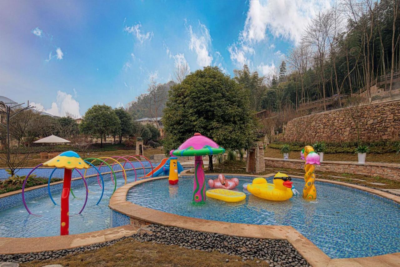 Howard Johnson Huashuiwan Hot Springs Resort Chengdú Exterior foto