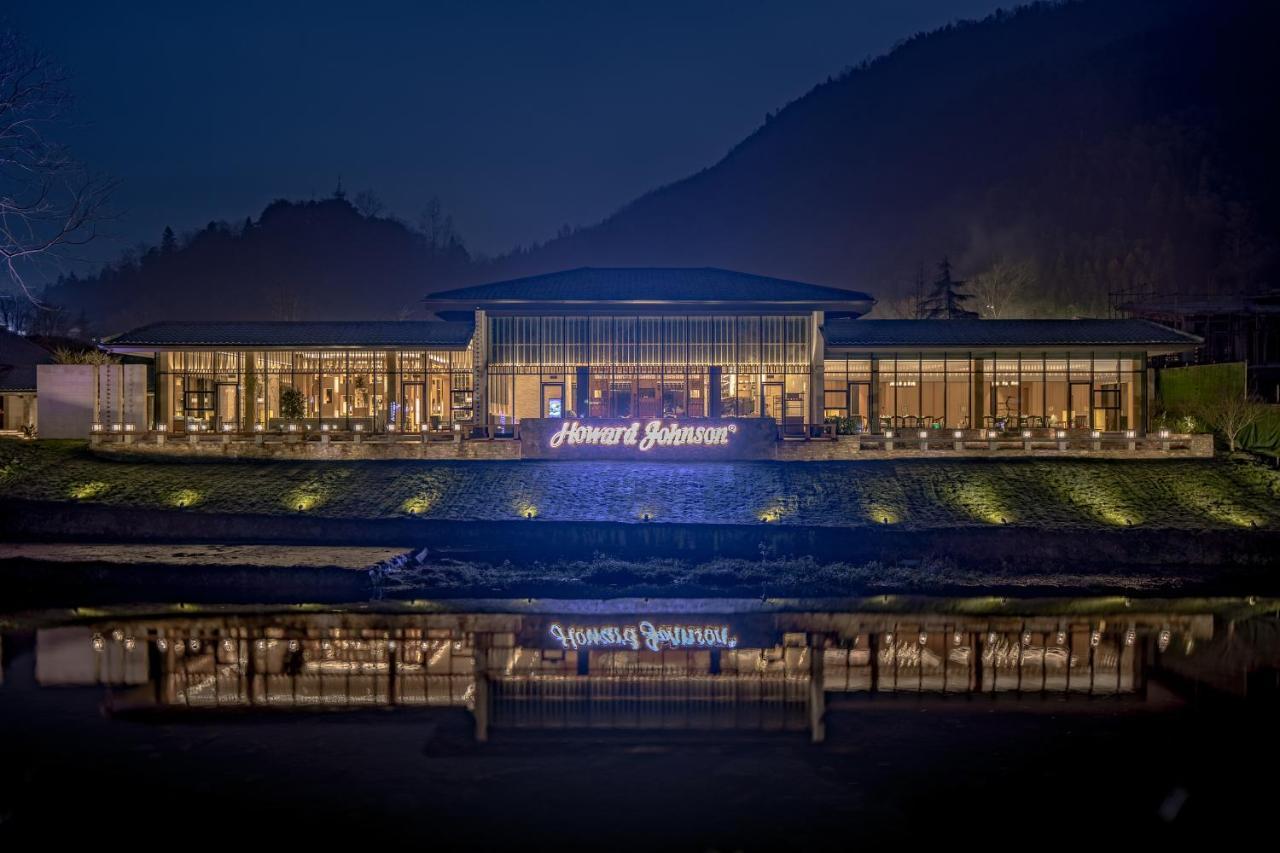Howard Johnson Huashuiwan Hot Springs Resort Chengdú Exterior foto