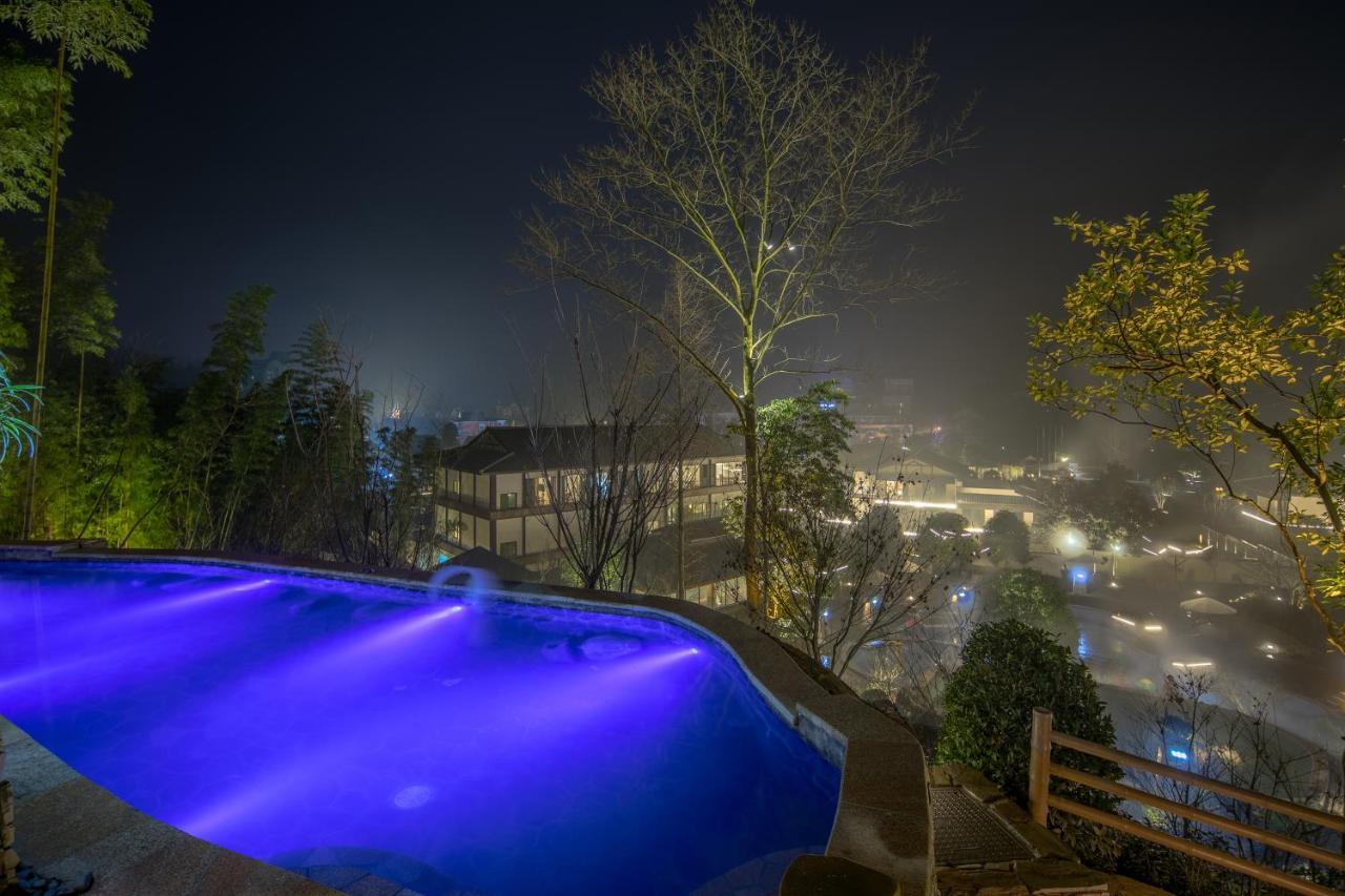 Howard Johnson Huashuiwan Hot Springs Resort Chengdú Exterior foto