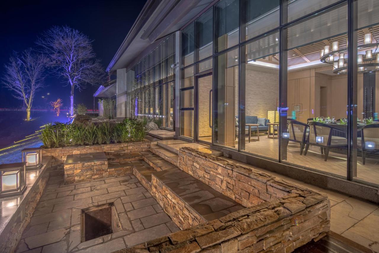 Howard Johnson Huashuiwan Hot Springs Resort Chengdú Exterior foto