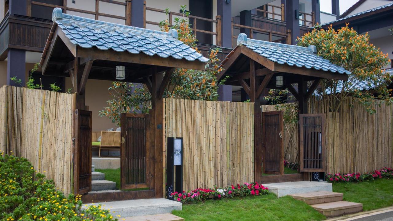Howard Johnson Huashuiwan Hot Springs Resort Chengdú Exterior foto